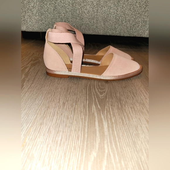 Lucky Brand Womens Atlyi Suede Ankle Strap Flats. (Cameo Rose) - Picture 3 of 6